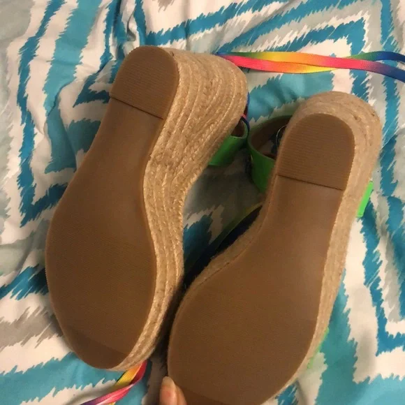 Cute green wedges 👠 tie around ankle offers welcome 🤗 - Picture 4 of 4